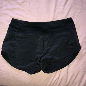 black lululemon shorts